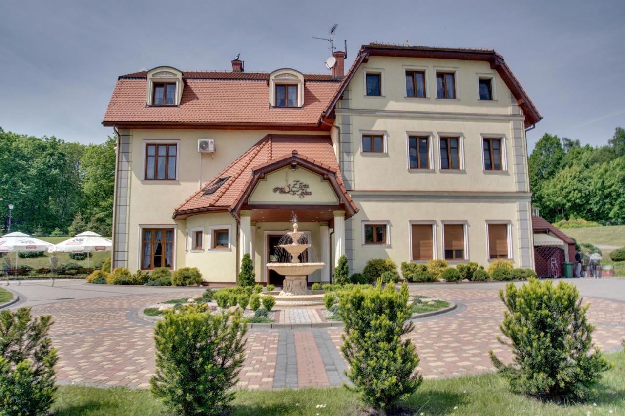 Zajazd Zlota Iglica Pogrzebien Dış mekan fotoğraf